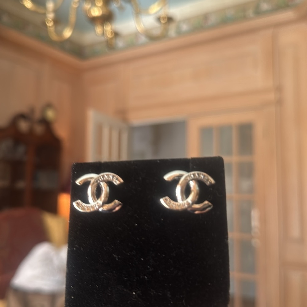 CHANEL Silver CC Interlocking Logo Stud Earrings signed in back - Picture 3 of 5
